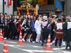 阿佐ヶ谷駅付近の神輿行列_b0089323_20181422.jpg