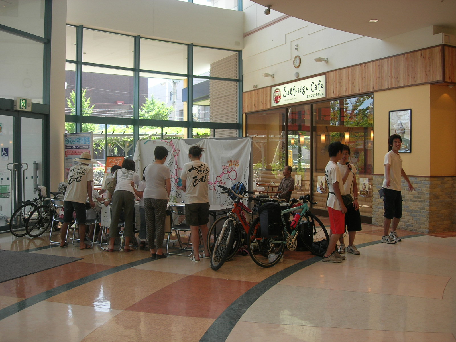 茅ヶ崎サティで環境アピール と 市役所訪問 自転車きゃらばん 06 夏だ こいだ ちゃりきゃらだ