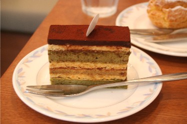 イル・プルー・シュル・ラ・セーヌのケーキ_f0007061_20282474.jpg