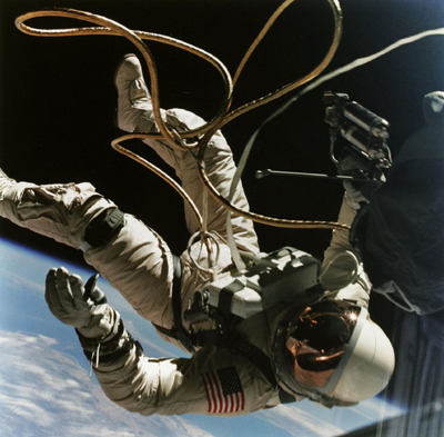 フォルバーグ、そしてNASAの写真映像 アートと科学が共存する「はじめての宇宙の歩き方」展_d0083899_2133475.jpg