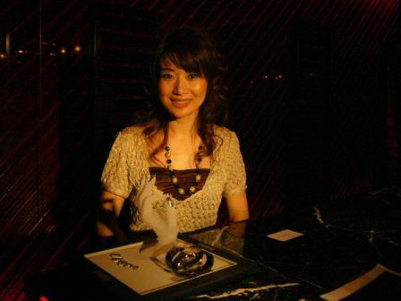 ラドーと松下美智子さんがコラボレート_f0039351_2374097.jpg