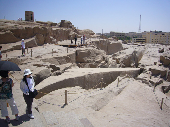 酷暑エジプト旅行記（１２）　アスワン／石切り場・ダム_b0025511_2258562.jpg