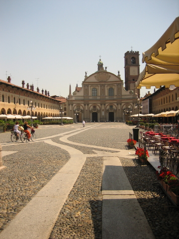 【イタリア紀行2006】　 34. Vigevano （ヴィジェーバノ）_f0097620_22292350.jpg