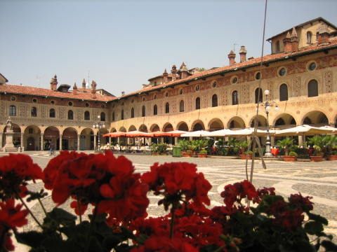 【イタリア紀行2006】　 34. Vigevano （ヴィジェーバノ）_f0097620_22313261.jpg