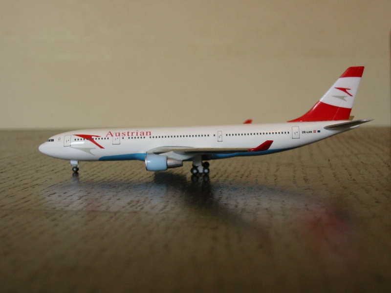 Airbus A330-200 Austrian Airlines \"Arlberg\"_c0084381_3154933.jpg