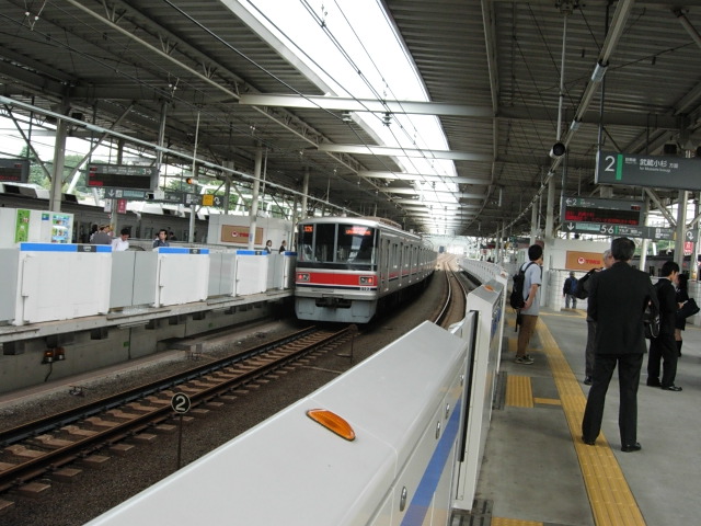 目黒線急行多摩川駅にて撮影_f0032978_21595926.jpg