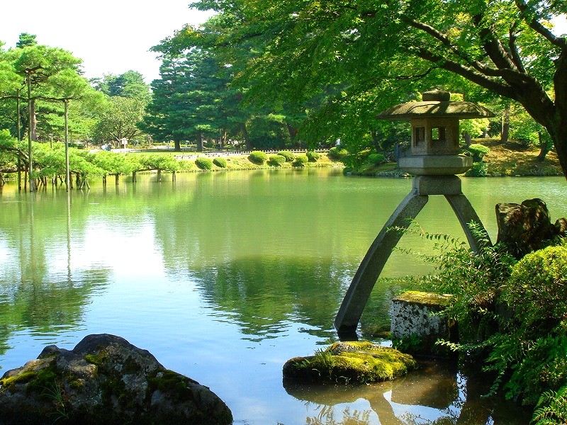 兼六園 ことじ灯篭 建物 風景 フォト