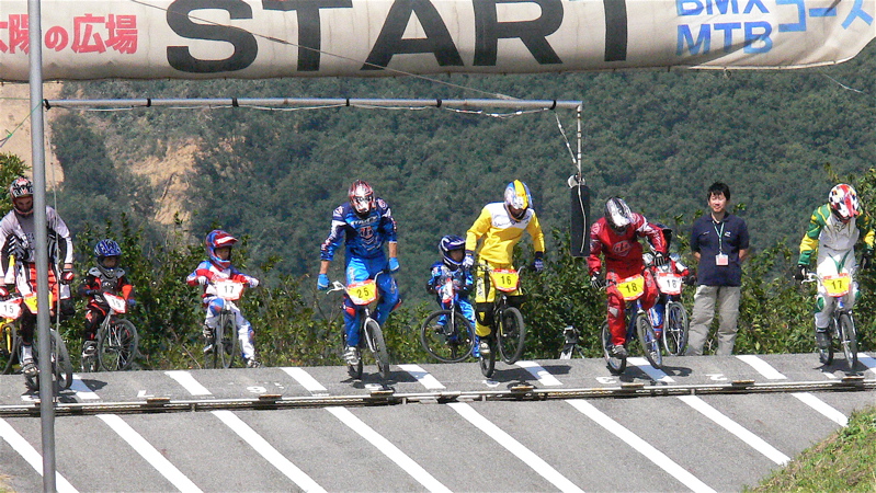 ２００６UCI国際BMX選手権日本大会in笠岡VOL1 エリートメン予選〜決勝画像垂れ流し_b0065730_14344657.jpg