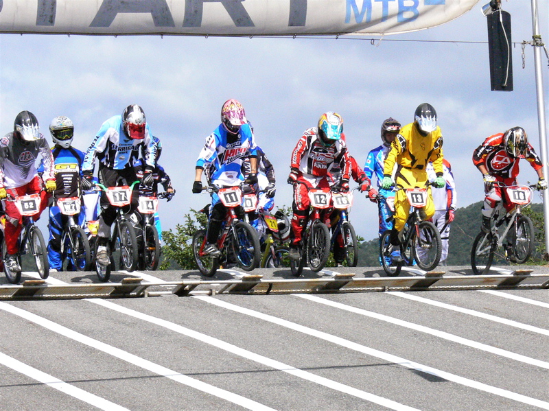 2006UCI国際BMX選手権日本大会IN笠岡VOL2エリートジュニアクラス予選〜決勝の画像垂れ流し_b0065730_19464899.jpg