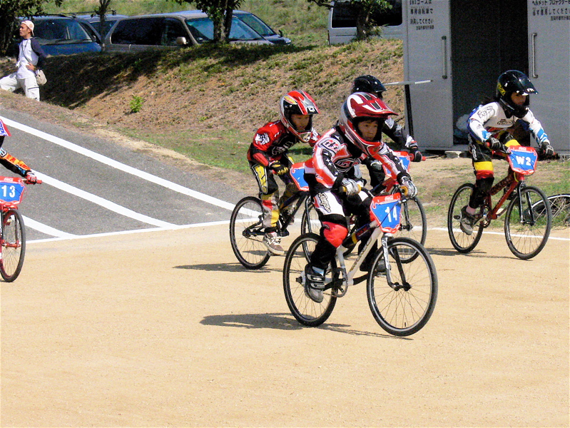 2006UCI国際BMX選手権日本大会IN笠岡VOL4年齢別クラス予選第１ヒートの画像垂れ流し_b0065730_1112421.jpg