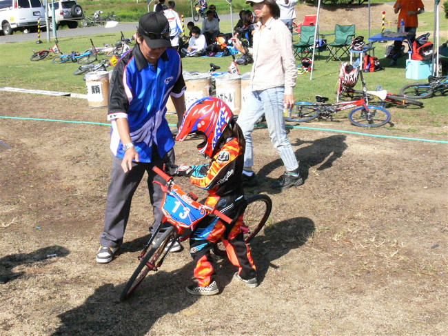 2006UCI国際BMX選手権日本大会IN笠岡VOL4年齢別クラス予選第１ヒートの画像垂れ流し_b0065730_1143470.jpg