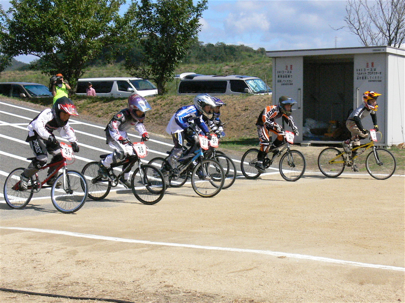 2006UCI国際BMX選手権日本大会IN笠岡VOL4年齢別クラス予選第１ヒートの画像垂れ流し_b0065730_1146546.jpg