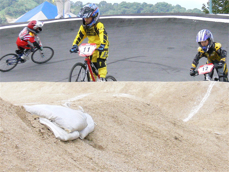 2006UCI国際BMX選手権日本大会IN笠岡VOL5年齢別クラス予選第2ヒートの画像垂れ流し_b0065730_1438565.jpg