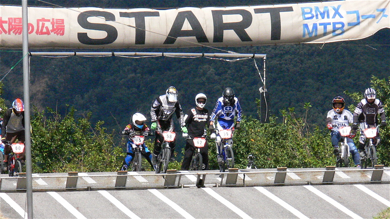 2006UCI国際BMX選手権日本大会IN笠岡VOL5年齢別クラス予選第2ヒートの画像垂れ流し_b0065730_1520351.jpg