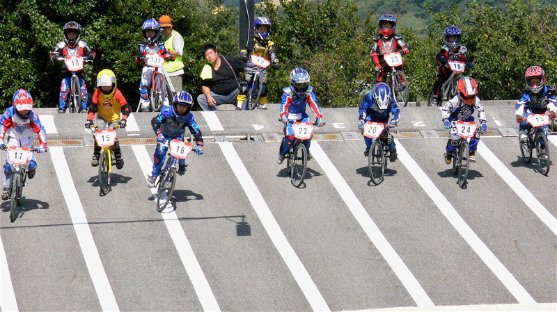 笠岡市長杯争奪BMX選手権大会VOL4年齢別クラス予選の画像垂れ流し_b0065730_21165814.jpg