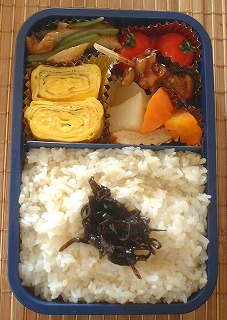 本日のお弁当　なんだかヘルシー_b0035356_84829.jpg