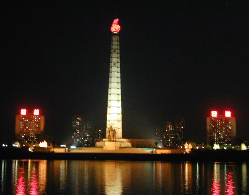 北朝鮮観光 主体思想塔 金日成像 板門店 北朝鮮観光