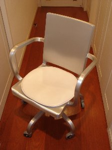 HUDSON SWIVEL ARMCHAIR_b0076951_1273283.jpg