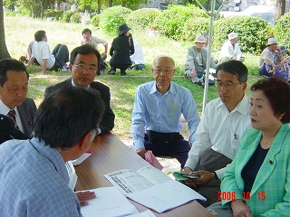 ”石井いくこ衆議院議員と懇談する岡野長寿市議”_b0086109_10201772.jpg