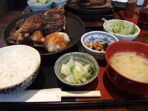 「築地 JIGE(じげ)のまぐろスペアリブランチ」_a0000029_1503571.jpg