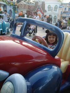ユキちゃんのディズニーランド体験_f0106597_1201571.jpg