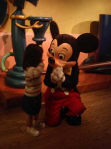 ユキちゃんのディズニーランド体験_f0106597_1313123.jpg