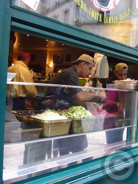 ■ファラフェルサンドFALAFEL(マレー地区、パリ)_a0014299_558765.jpg