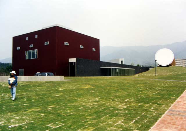奈義町現代美術館 奈義町立図書館 建築図鑑 Ii