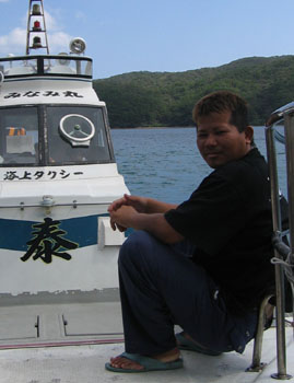 海上タクシー「泰丸」の勝仁さん_e0028387_20502451.jpg