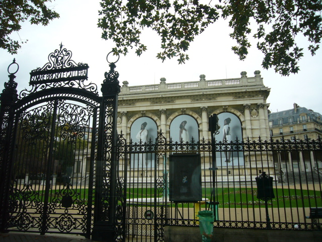 ■Galliera -美術館（Musee de la Mode et du Costume ）パリ_a0008105_19506.jpg