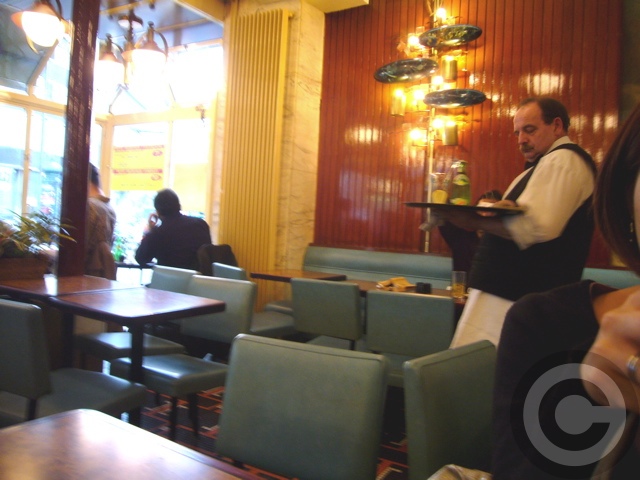 【キャフェCAFE】街角のキャフェL\'OCEAN(モンパルナス界隈)PARIS_a0014299_4491550.jpg