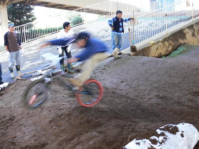 ドカタマニア、ドットコムVOL6 川口ゴリラ公園BMXコース整備_b0065730_18372456.jpg