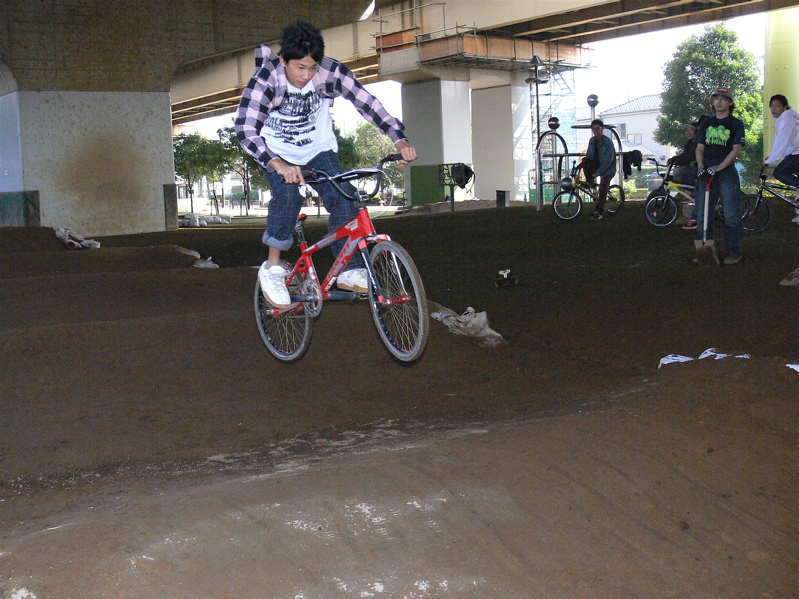 ドカタマニア、ドットコムVOL6 川口ゴリラ公園BMXコース整備_b0065730_18502262.jpg