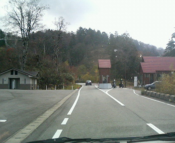 紅葉の有峰林道_d0079440_1816147.jpg