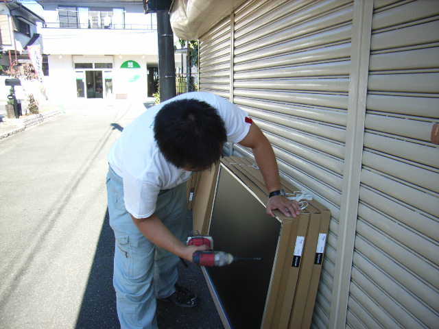 トイザラスサイン取付作業/1_e0104588_195661.jpg