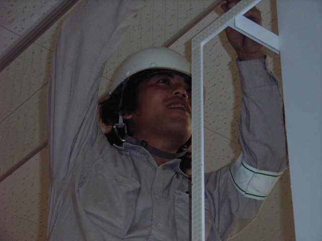 トイザラスサイン取付作業/2_e0104588_23502599.jpg