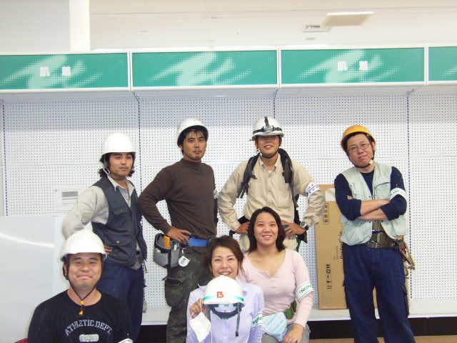 トイザラスサイン取付作業/4_e0104588_0573449.jpg