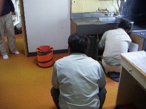 工事初日!　…まずは地道にあいさつ回りと調査_a0076828_2025511.jpg