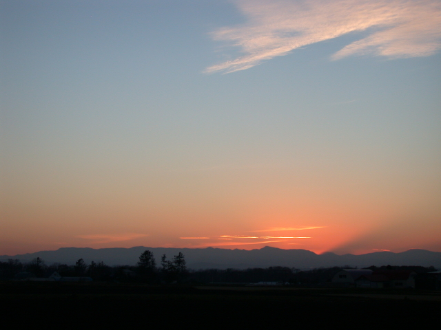 長沼の夕焼け－日没の光と陰_e0100772_21544617.jpg