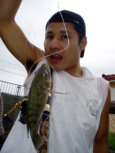 水曜は趣味の日・・・やっぱり釣り！_a0065787_8382410.jpg