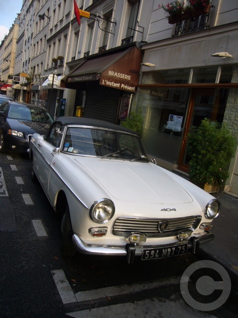 ■街角の車（パリ）_a0008105_18494026.jpg