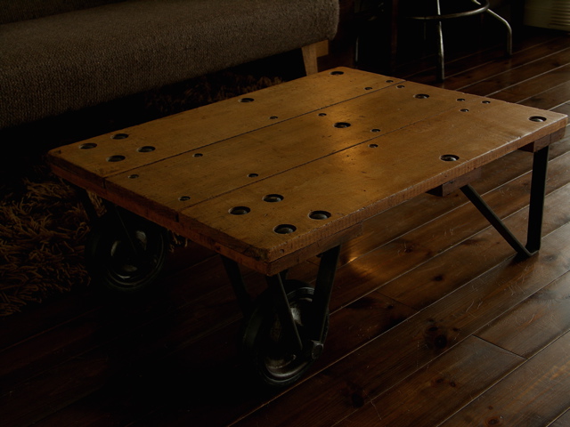 Coffee TABLE_d0047662_11354919.jpg