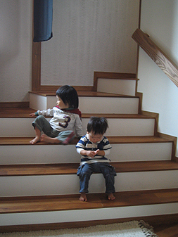 子どもと階段_d0080906_9591531.jpg