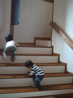 子どもと階段_d0080906_959665.jpg