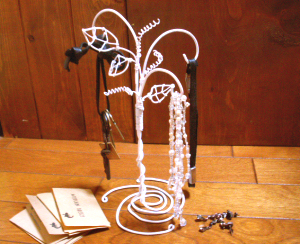 ワイヤークラフトのアクセサリースタンド Musucari Days ワイヤークラフトのアクセサリースタンド Musucari Days