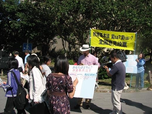 琉球大学での投票　２００６年１１月９日_d0090657_1623451.jpg