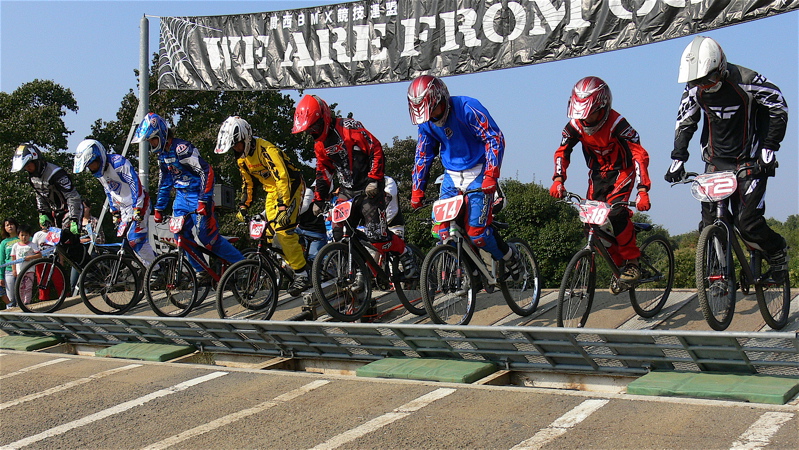 2006JBMXFジャパンシリーズファイナルVOL3 予選第１ヒート（１）画像垂れ流し_b0065730_0252195.jpg