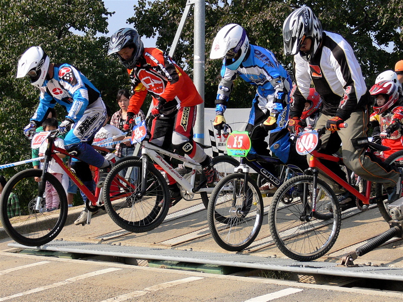 2006JBMXFジャパンシリーズファイナルVOL3 予選第１ヒート（１）画像垂れ流し_b0065730_0281286.jpg