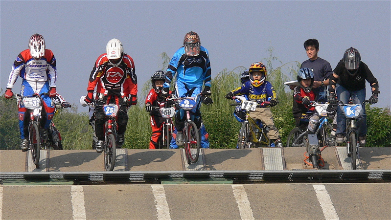 2006JBMXFジャパンシリーズファイナルVOL3 予選第１ヒート（１）画像垂れ流し_b0065730_0371418.jpg