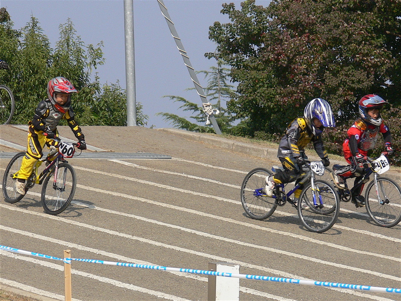 2006JBMXFジャパンシリーズファイナルVOL5 予選第2ヒート画像垂れ流し_b0065730_22455.jpg
